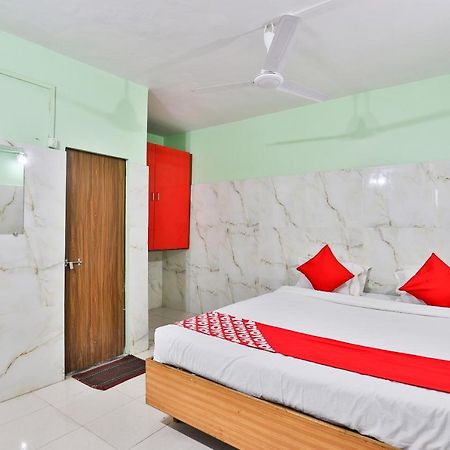 Oyo 24833 Hotel Silver Daman Kültér fotó