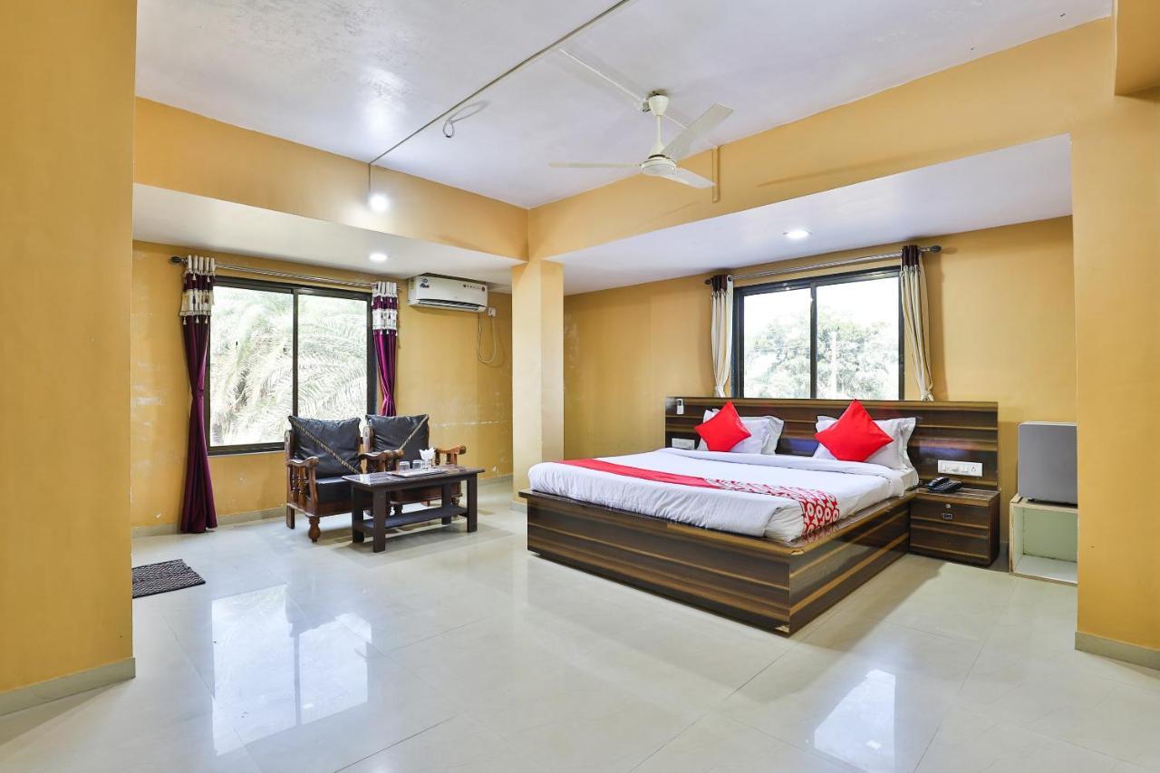 Oyo 24833 Hotel Silver Daman Kültér fotó