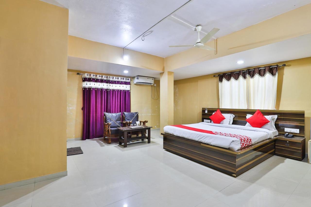Oyo 24833 Hotel Silver Daman Kültér fotó