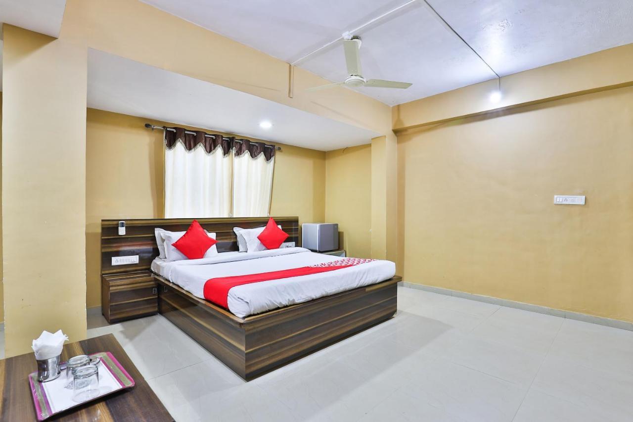 Oyo 24833 Hotel Silver Daman Kültér fotó