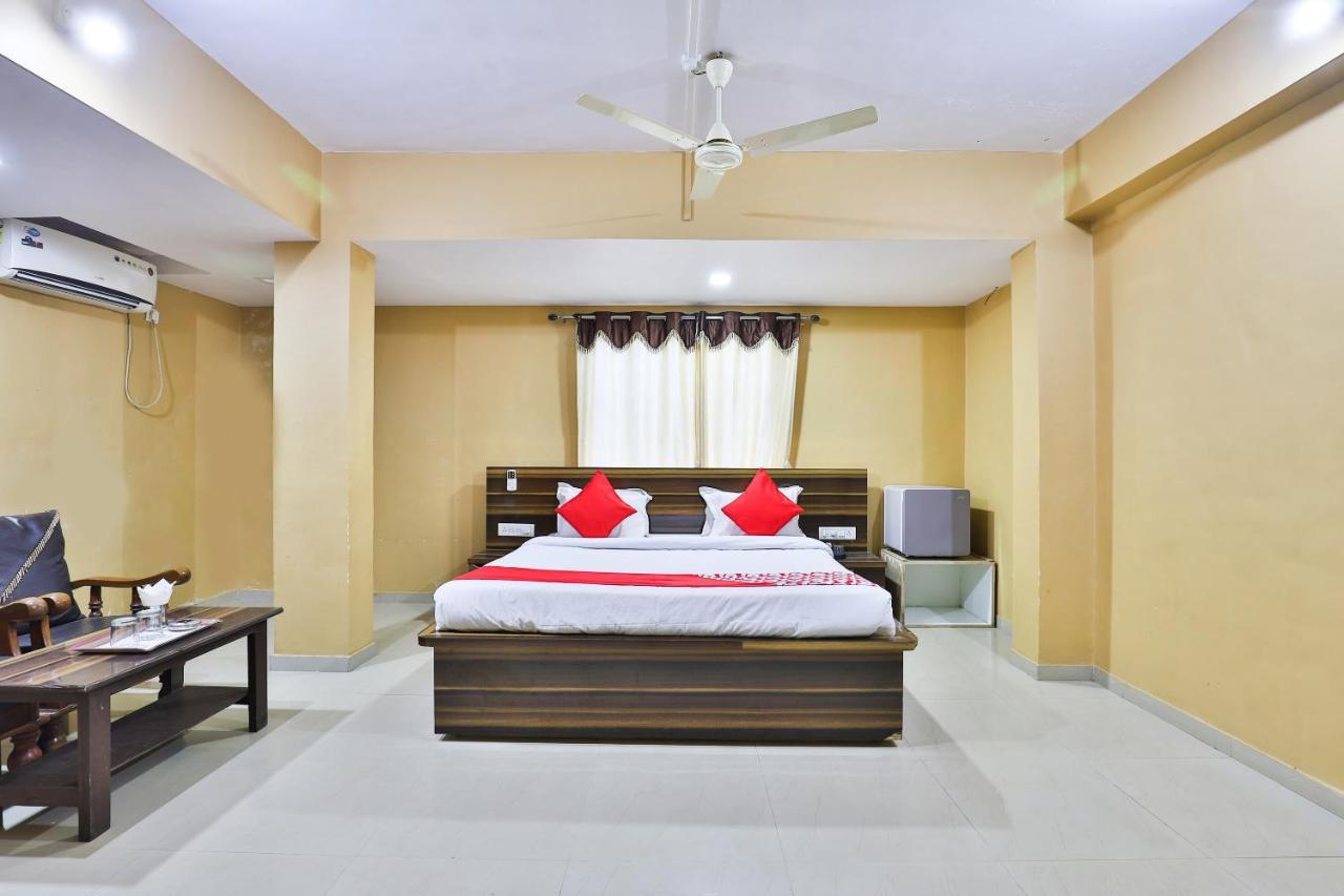 Oyo 24833 Hotel Silver Daman Kültér fotó