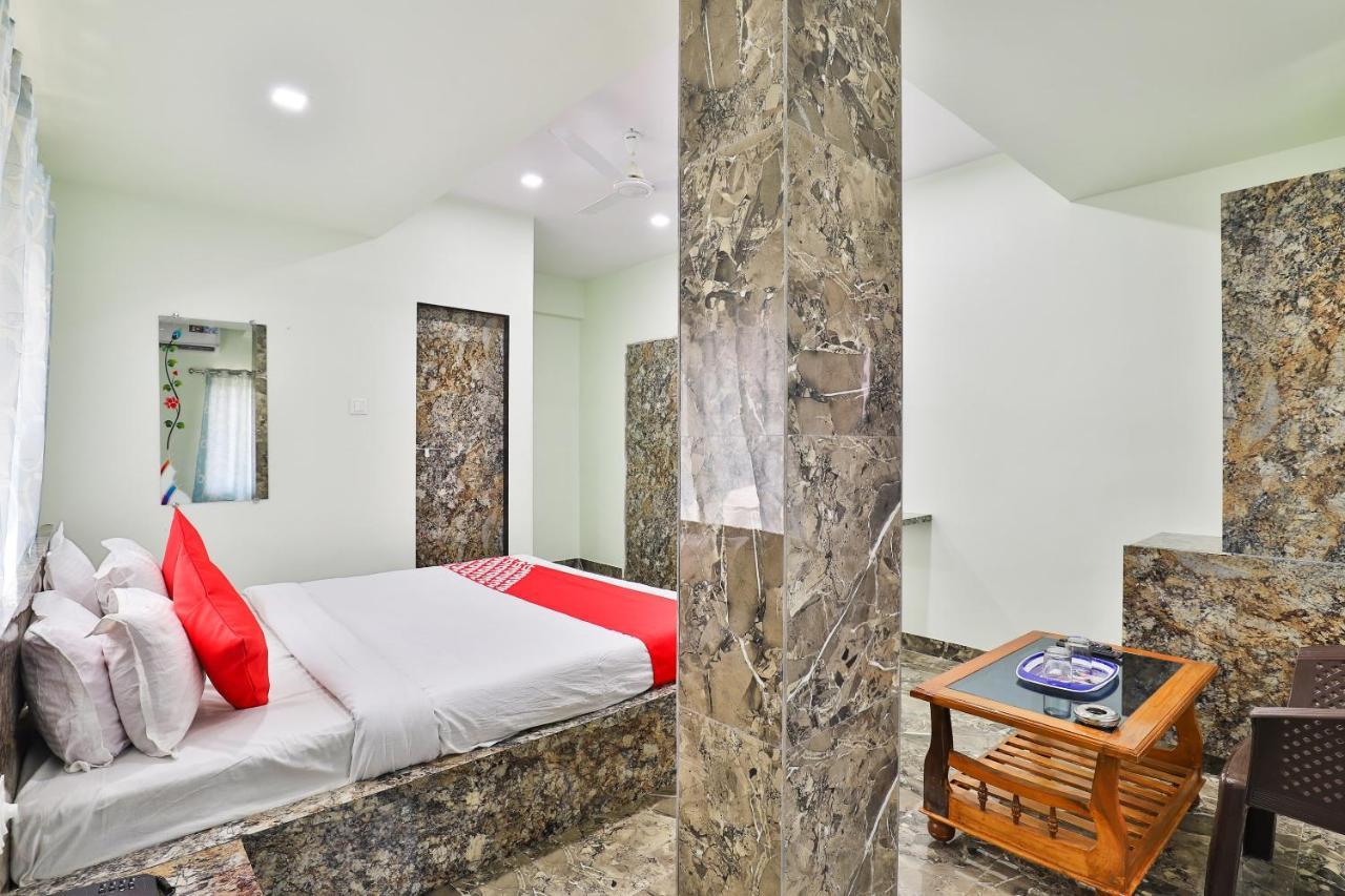 Oyo 24833 Hotel Silver Daman Kültér fotó