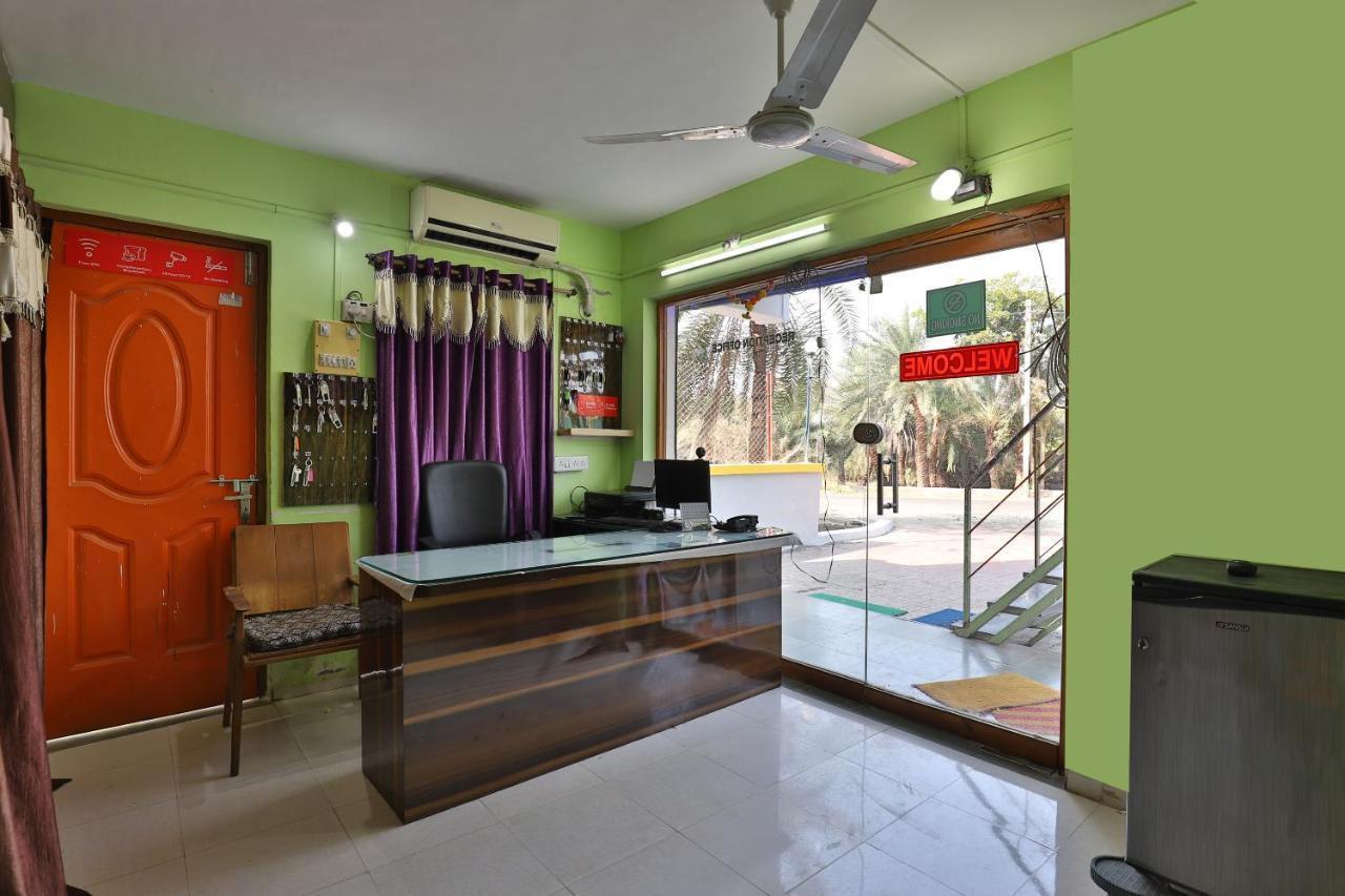 Oyo 24833 Hotel Silver Daman Kültér fotó