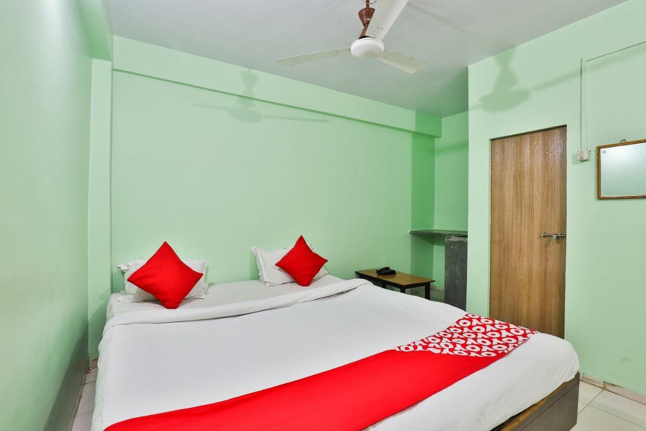 Oyo 24833 Hotel Silver Daman Kültér fotó